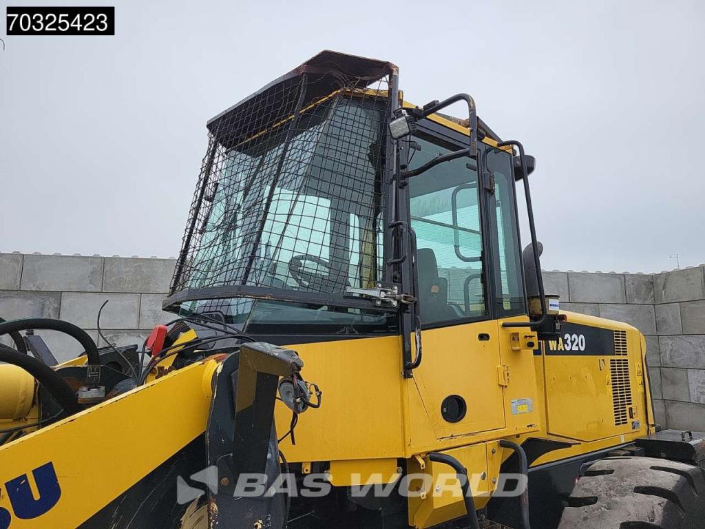 Komatsu WA320-6 Photo 12