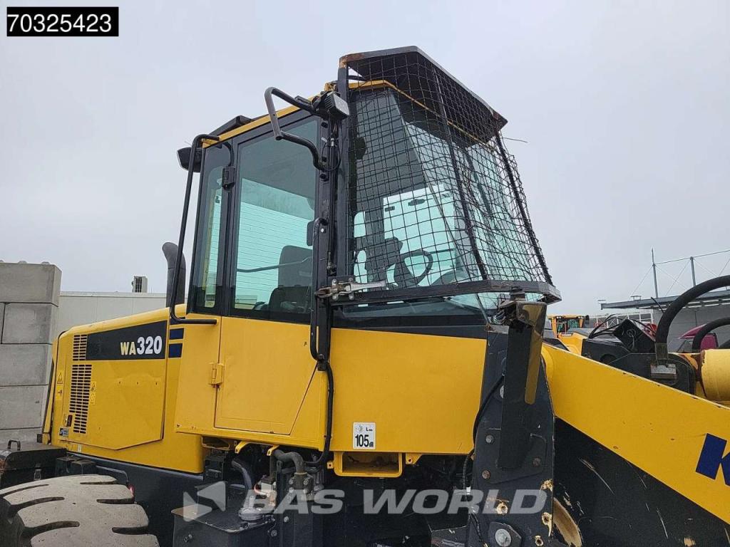 Komatsu WA320-6 Photo 13