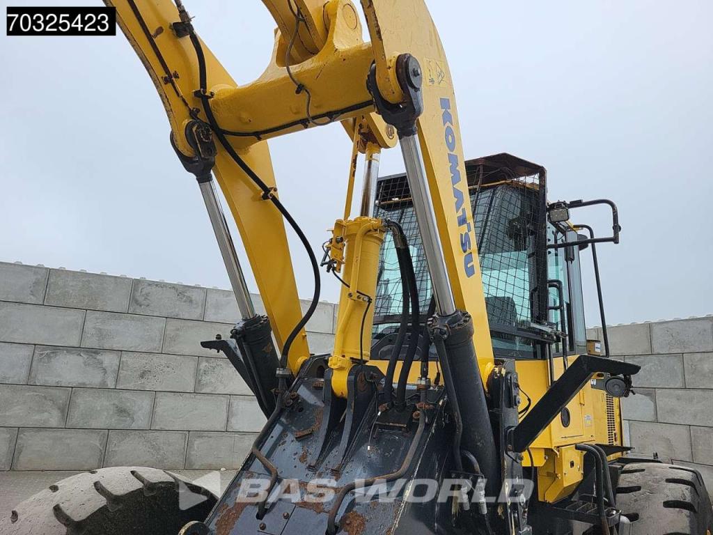 Komatsu WA320-6 Photo 15