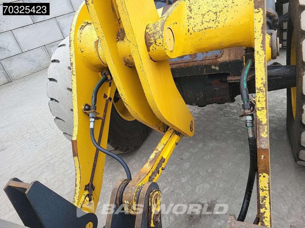Komatsu WA320-6 Photo 17