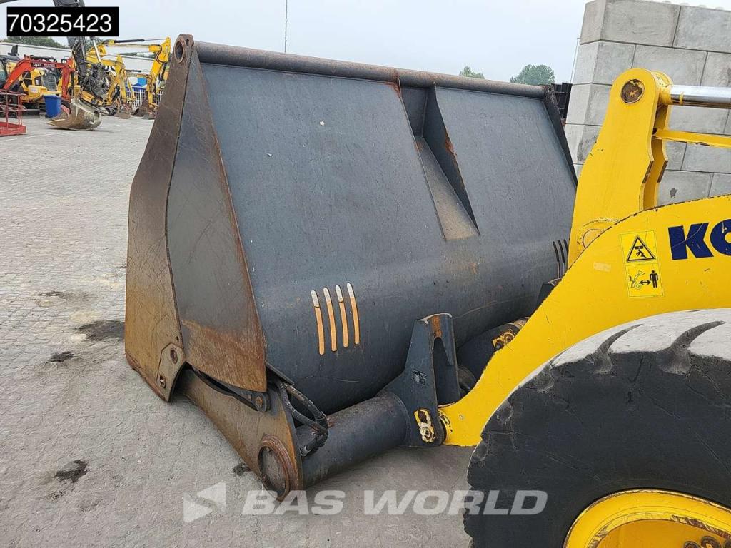Komatsu WA320-6 Photo 19