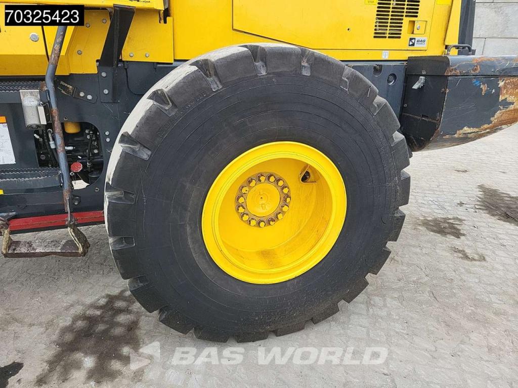 Komatsu WA320-6 Photo 27