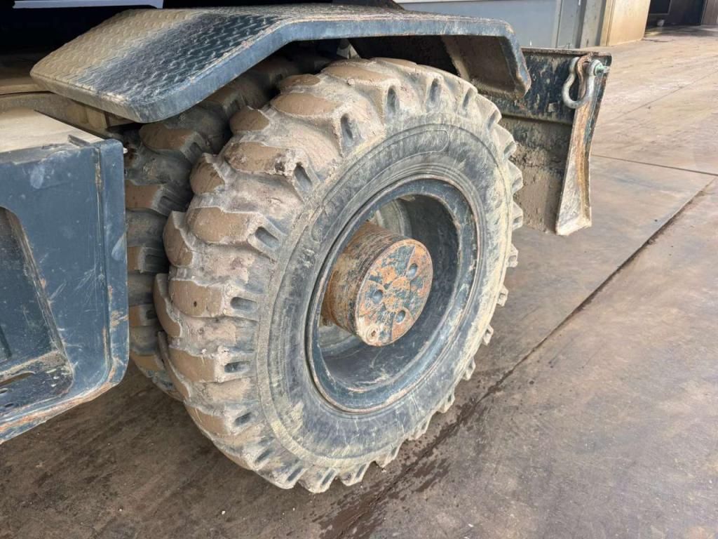 Hyundai Robex 180W-9A Photo 11