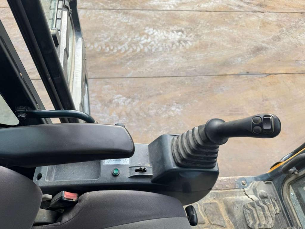 Hyundai Robex 180W-9A Photo 28