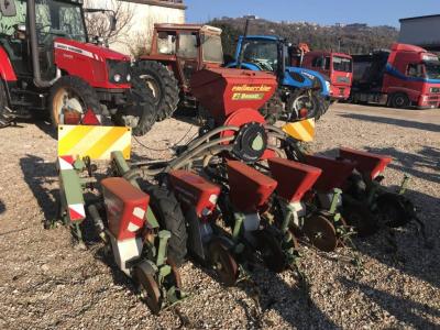 Nodet a 6 file sold by Corimac Group