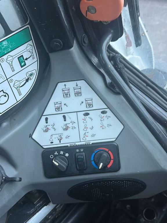 Bobcat T590 Photo 3
