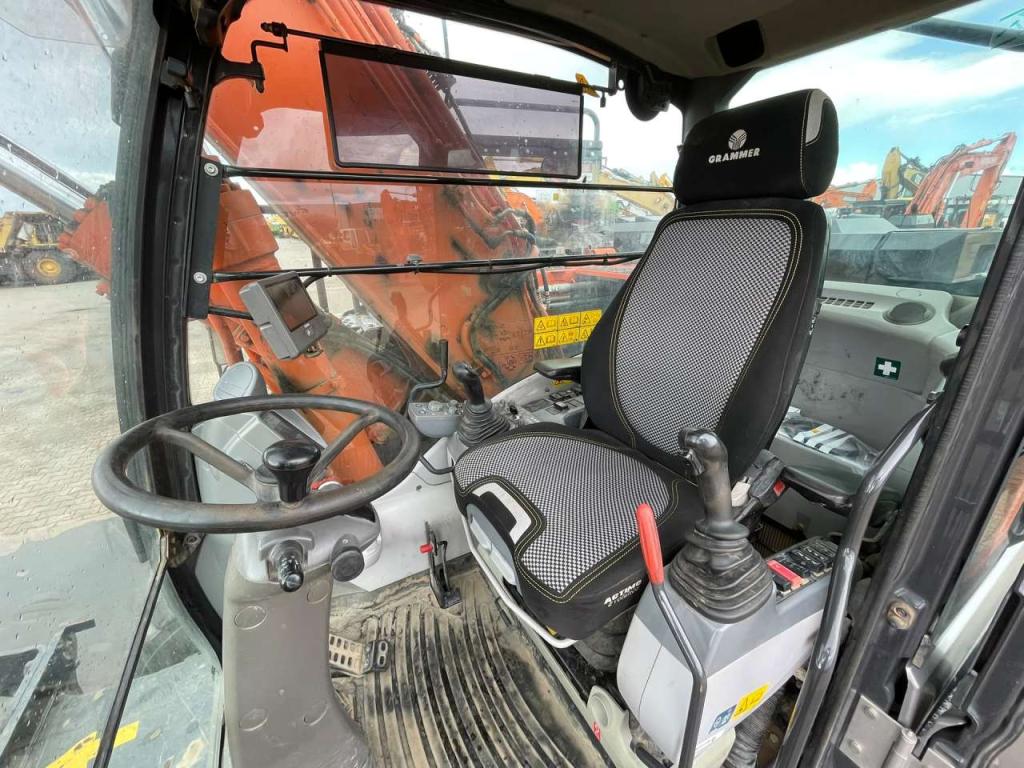 Hitachi ZX190W-6 Photo 18