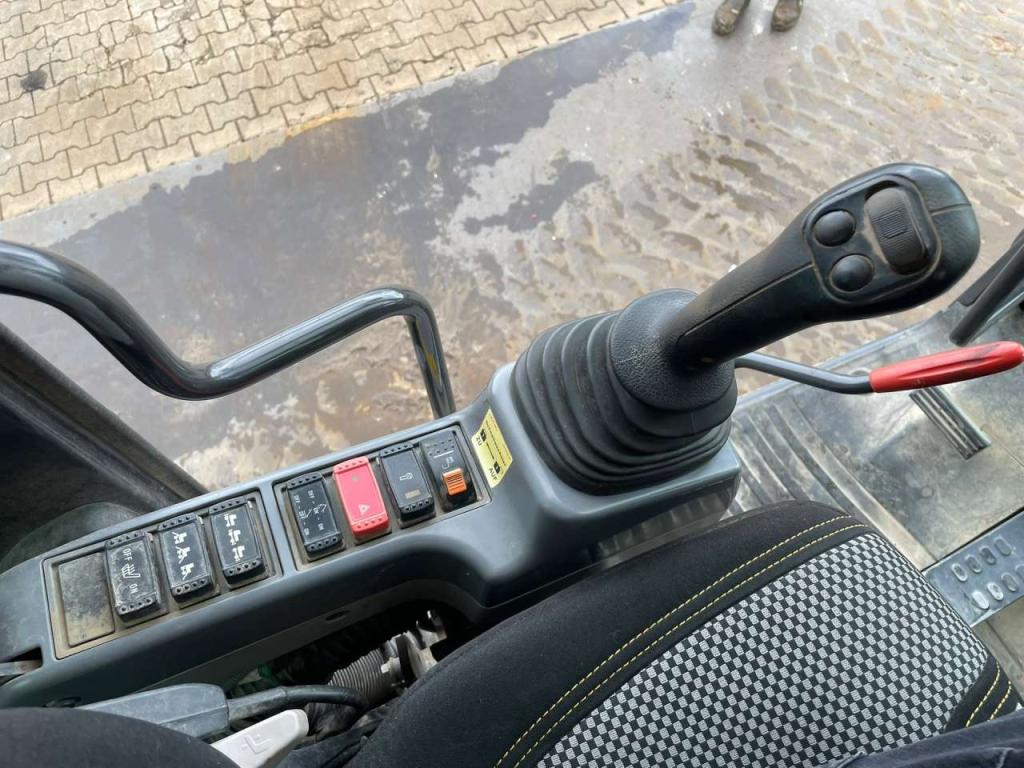 Hitachi ZX190W-6 Photo 23