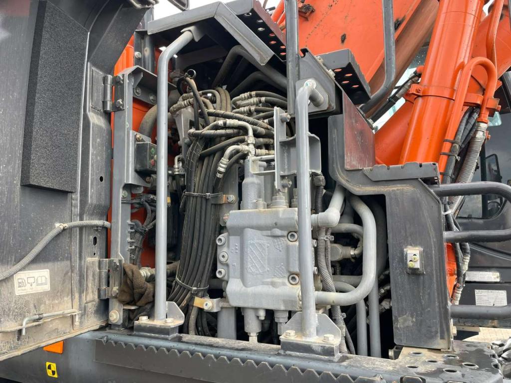 Hitachi ZX190W-6 Photo 27