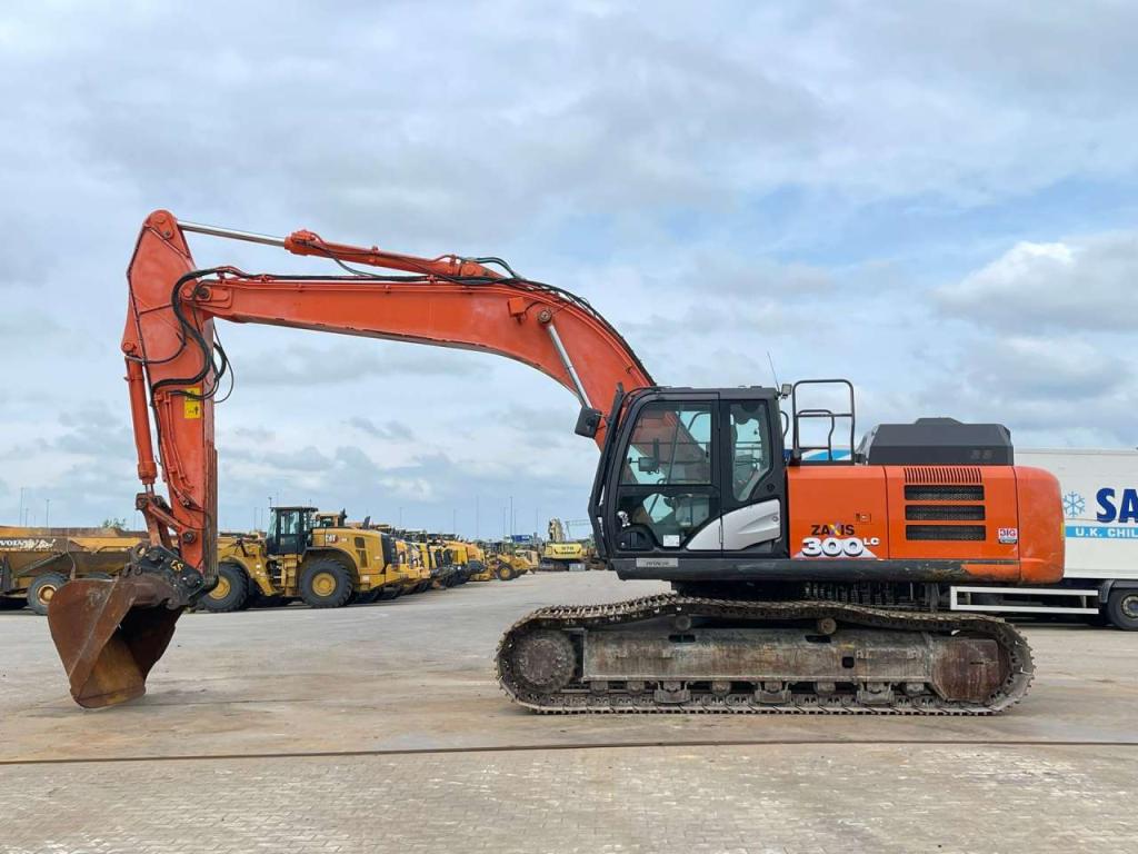 Hitachi ZX300-6 Photo 1