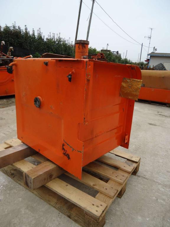 Diesel tank for Fiat Hitachi FH200 Photo 4