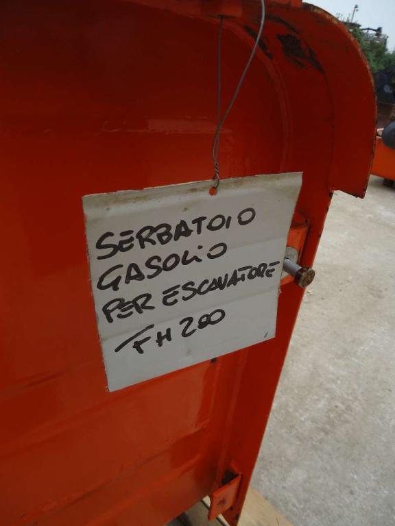 Diesel tank for Fiat Hitachi FH200 Photo 5