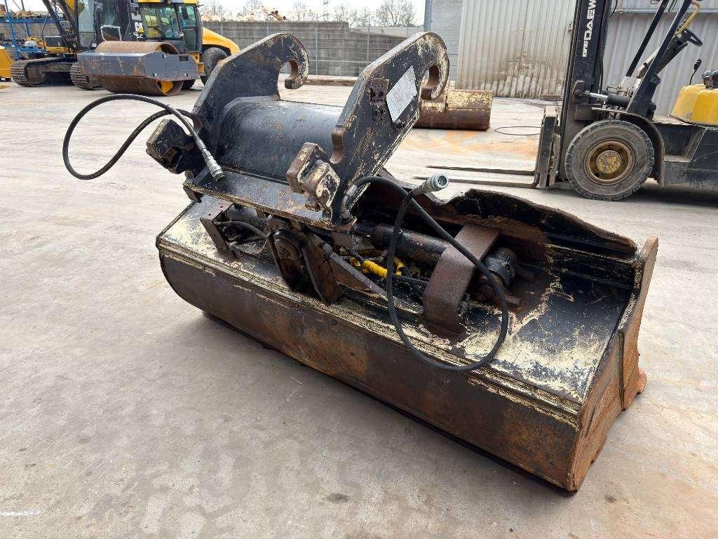 Caterpillar CW40 Photo 4