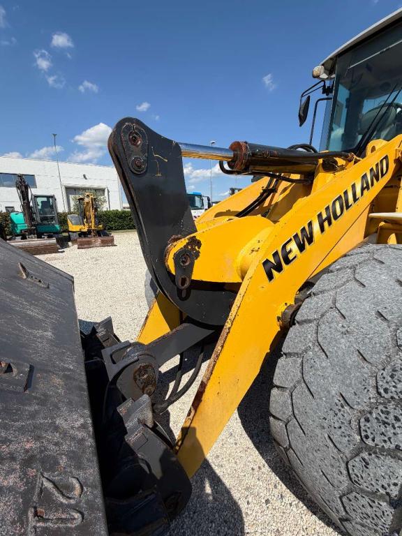 New Holland W170B Photo 13