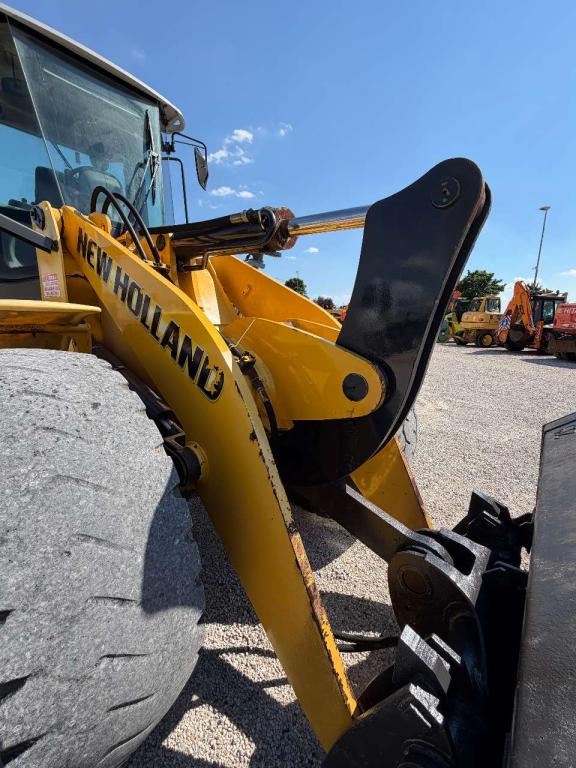 New Holland W170B Photo 14