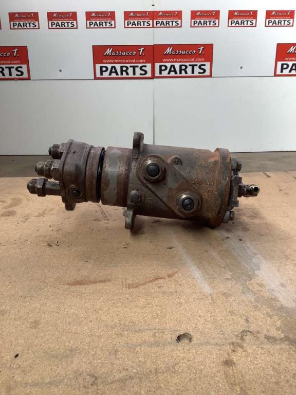 Rotating joint for Hitachi ZX160LC Photo 1