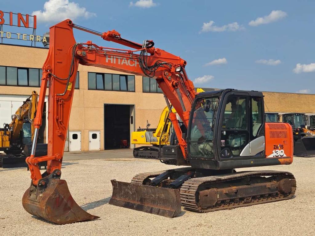 Hitachi ZX 130-6 Photo 2