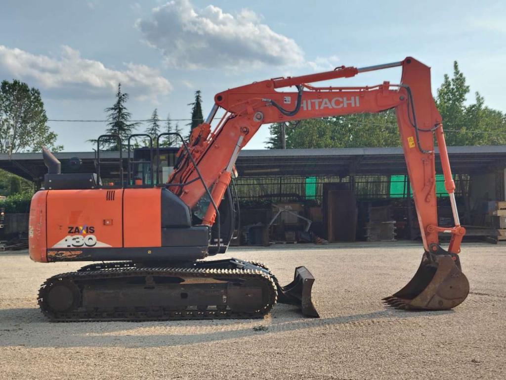 Hitachi ZX 130-6 Photo 6