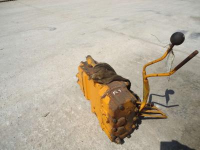 Hydraulic distributor for Fiat Allis FL9 sold by OLM 90 Srl