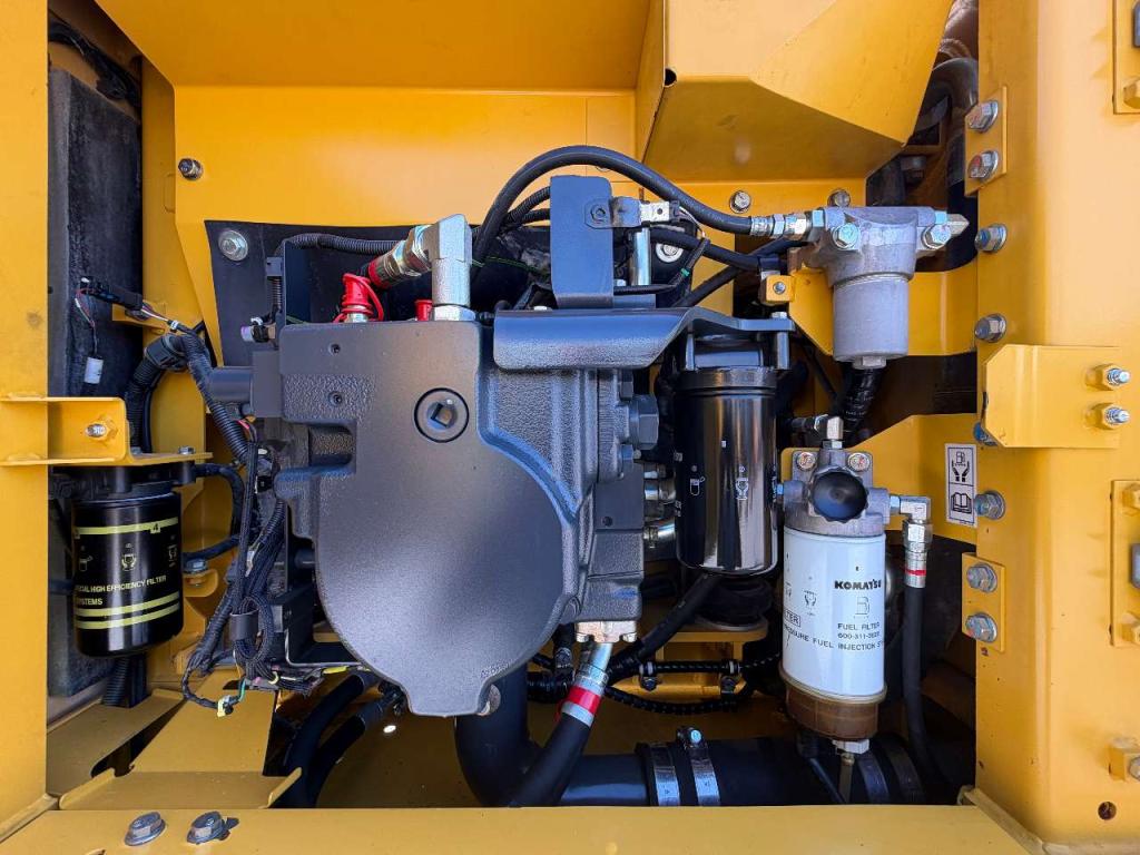 Komatsu PC210-11E0 Photo 13
