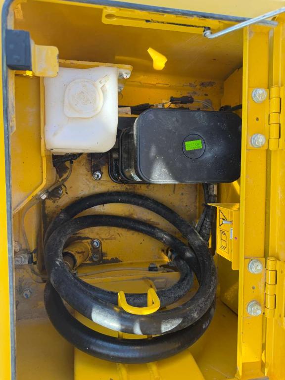 Komatsu PC210-11E0 Photo 14