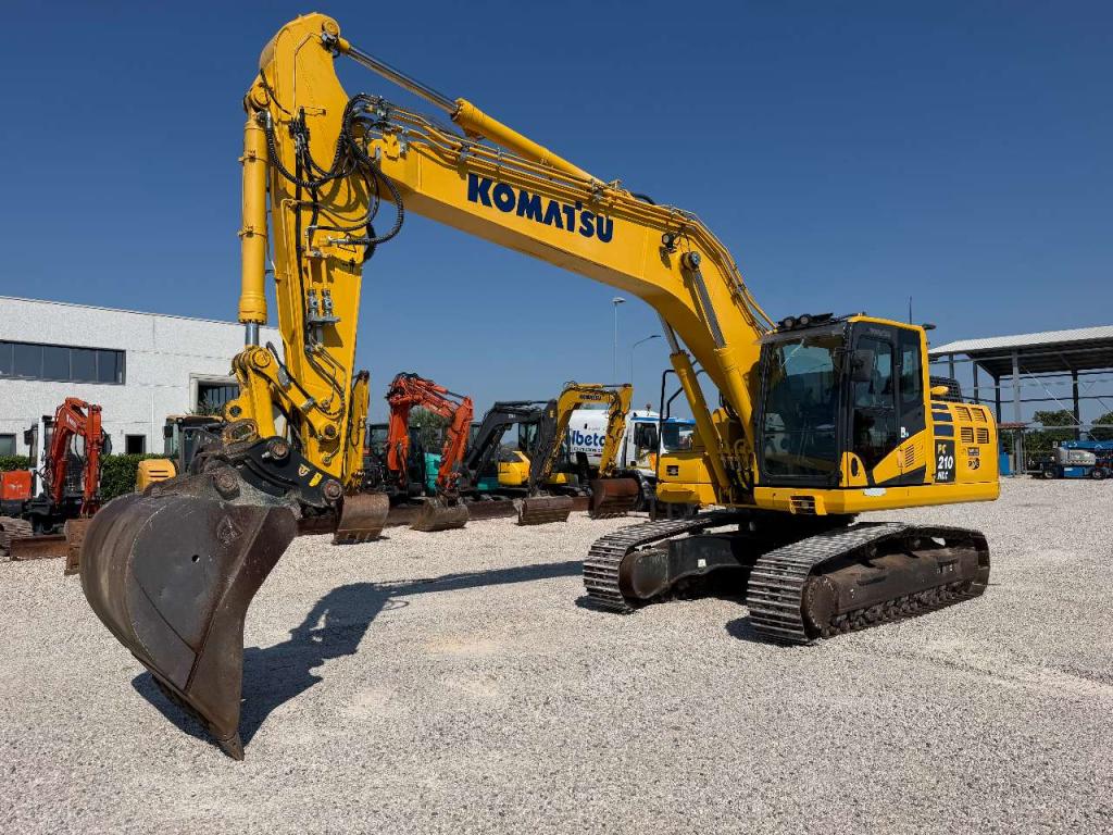 Komatsu PC210-11E0 Photo 6