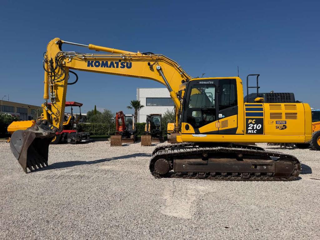 Komatsu PC210-11E0 Photo 7