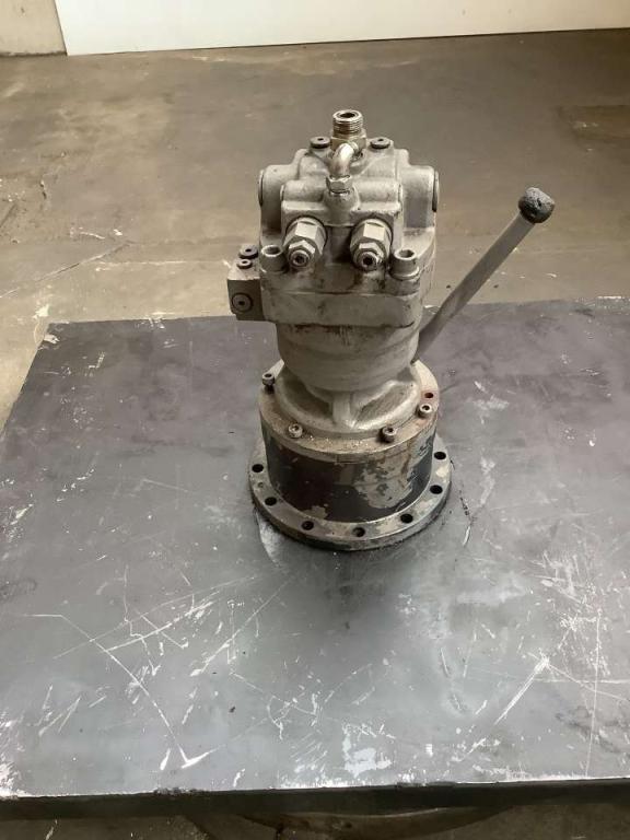 Swing motor for Hitachi ZX 135-5 Photo 3