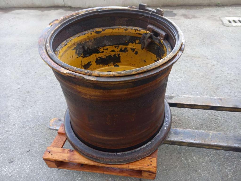 Rim for Caterpillar 950 Photo 1