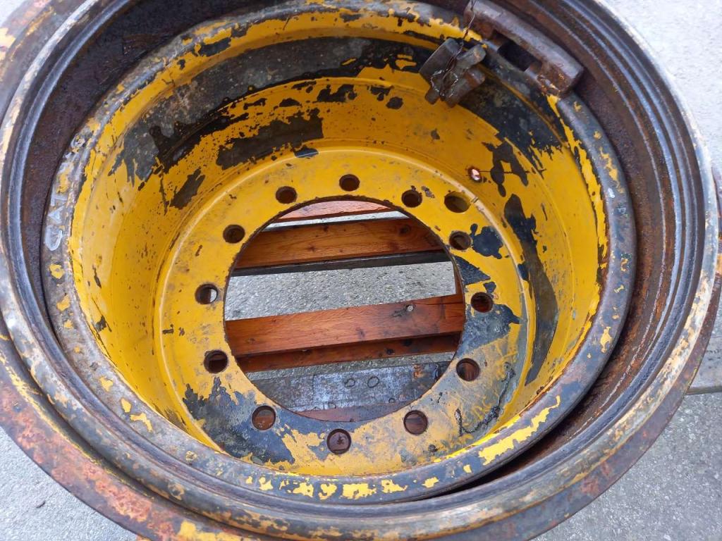 Rim for Caterpillar 950 Photo 3