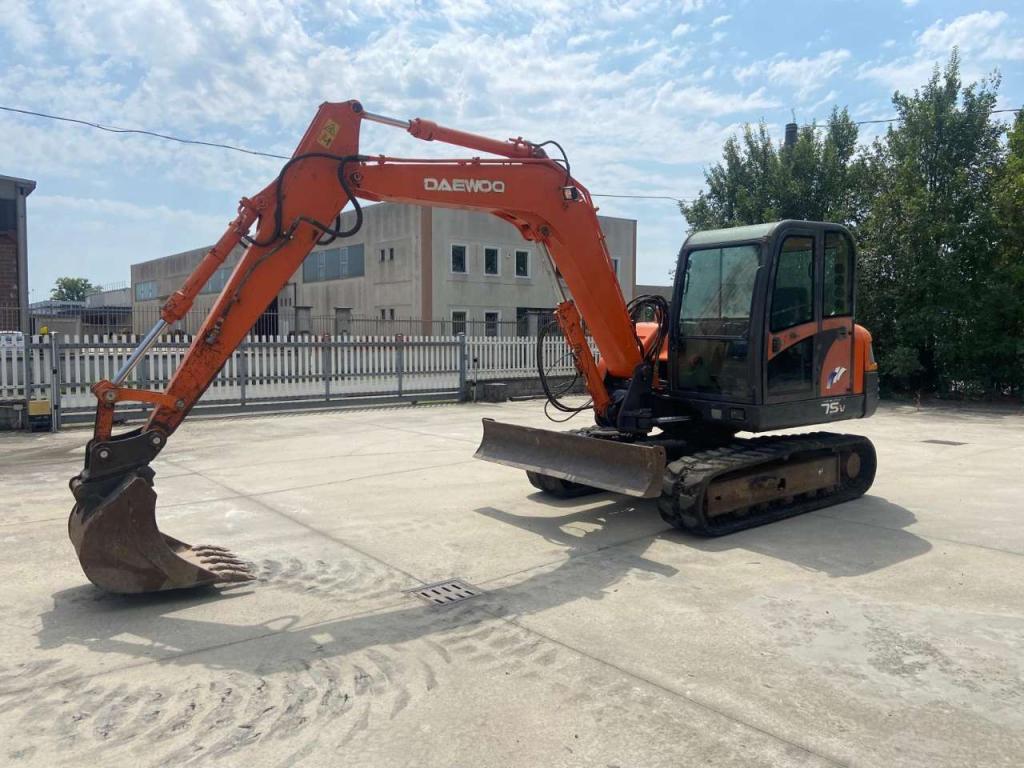 Daewoo Solar 75-V Photo 6