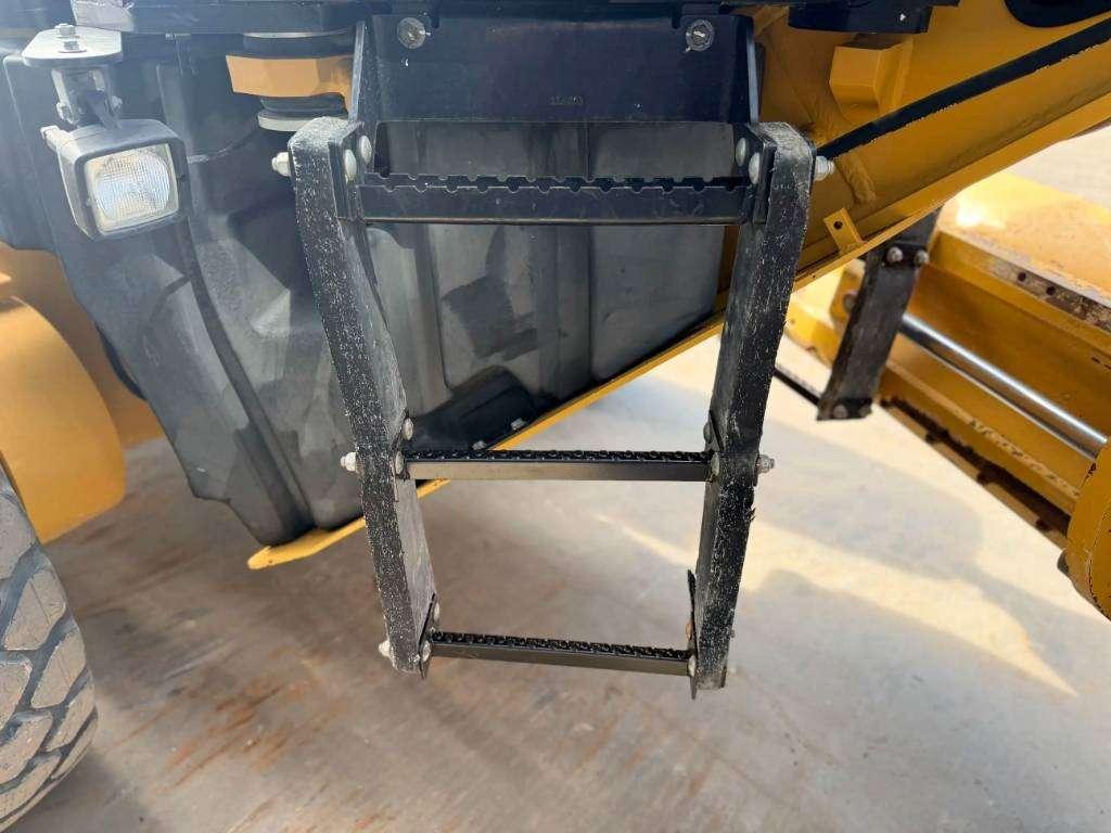 Caterpillar 140M2 Photo 17