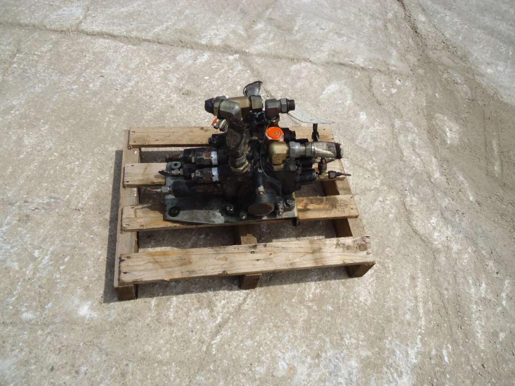 Hydraulic distributor for Fiat Hitachi W130 Photo 1