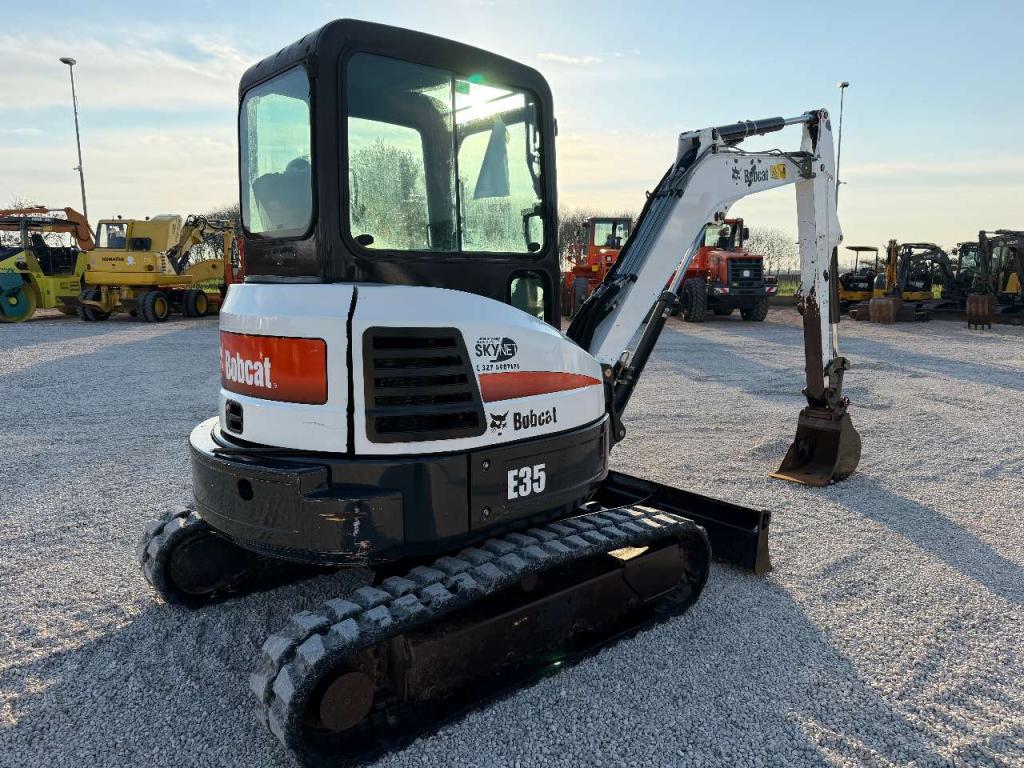 Bobcat E35 Photo 3