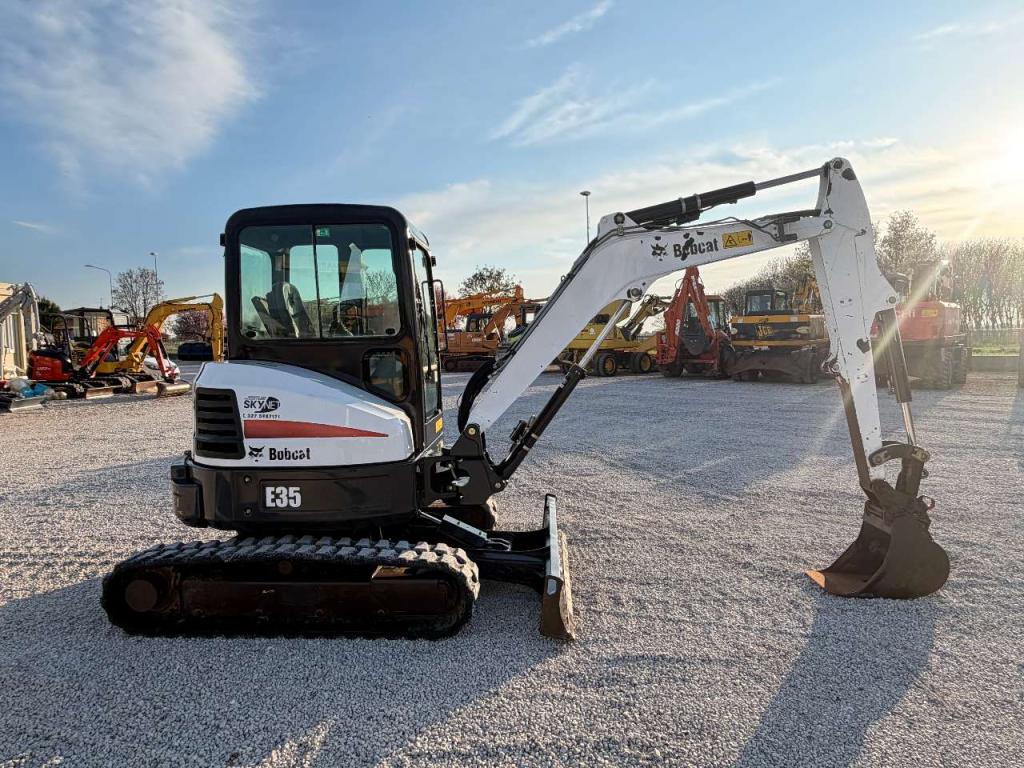 Bobcat E35 Photo 4