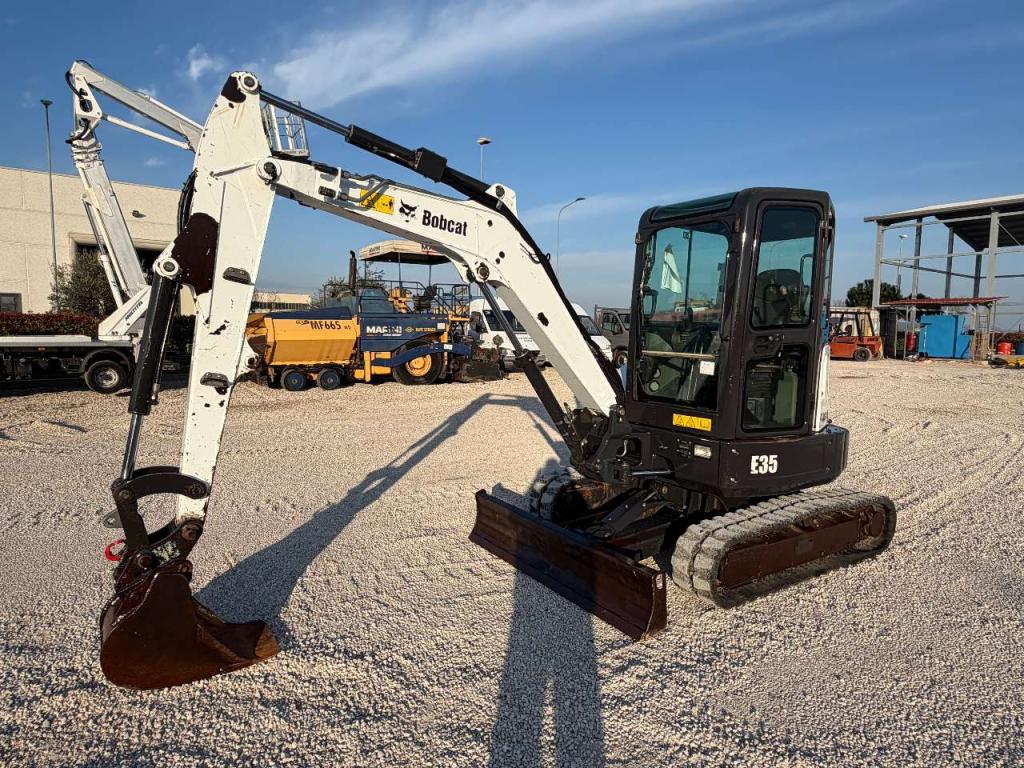 Bobcat E35 Photo 6