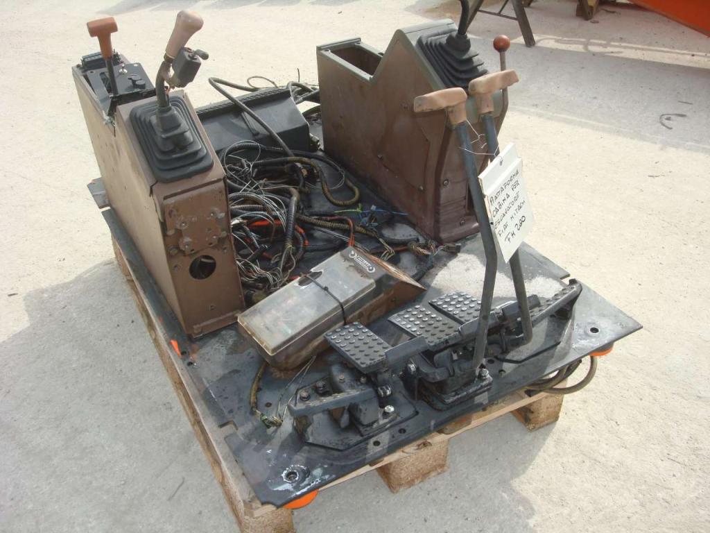 Under-cab control unit with pilot controls for Fiat Hitachi FH150-FH200-FH220-FH270-FH300 Photo 3