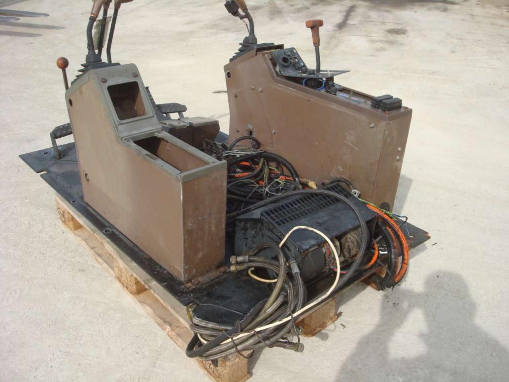 Under-cab control unit with pilot controls for Fiat Hitachi FH150-FH200-FH220-FH270-FH300 Photo 4