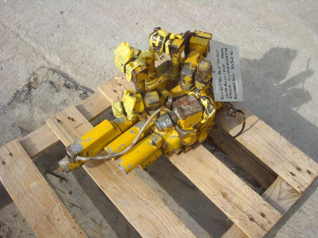 Hydraulic distributor for Komatsu D31S Photo 1