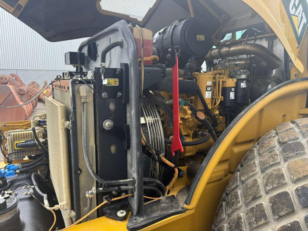 Caterpillar CS64B Photo 28