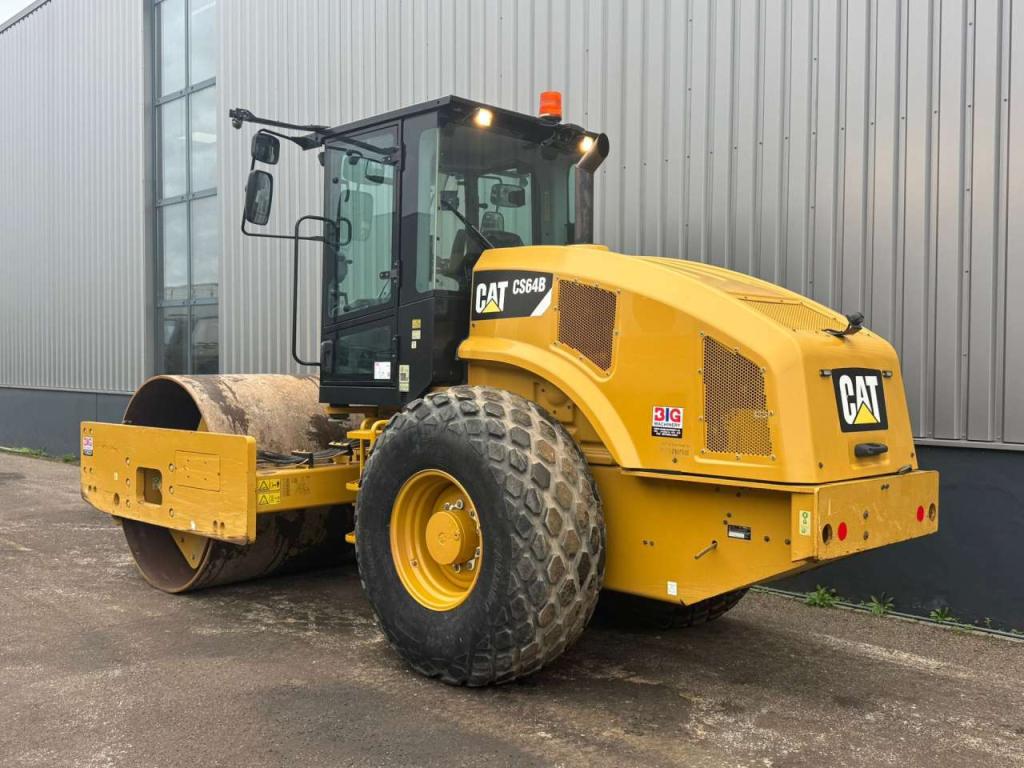 Caterpillar CS64B Photo 3