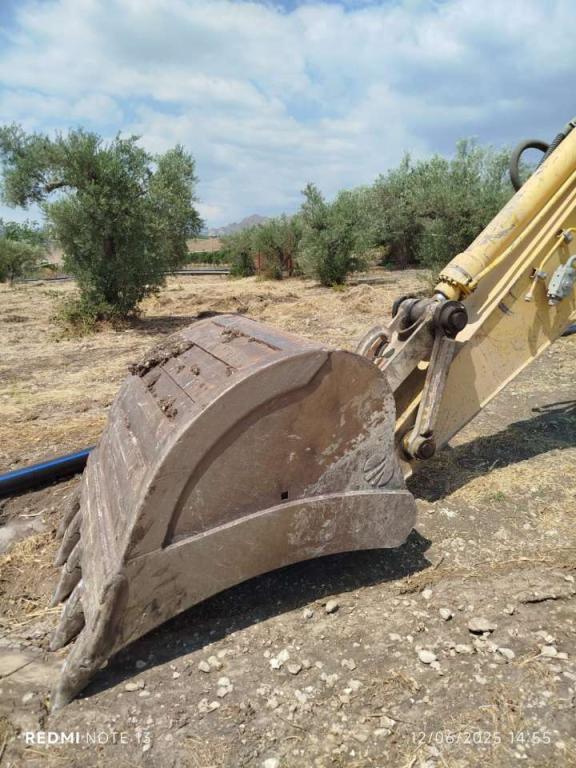 New Holland E215B Photo 11