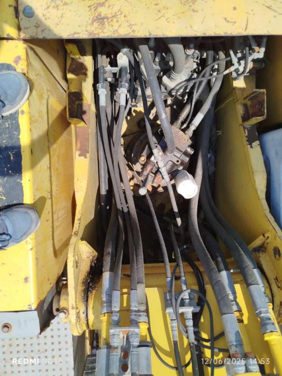 New Holland E215B Photo 4