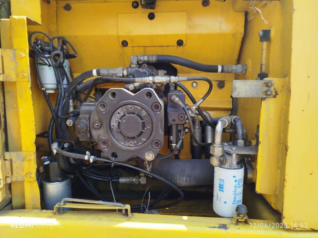 New Holland E215B Photo 7