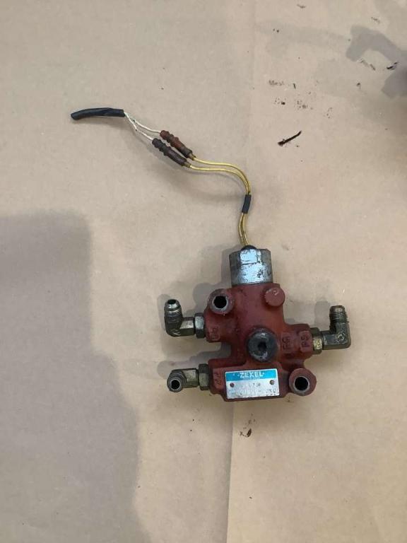 Valve for Fiat Hitachi EX 235 Photo 2