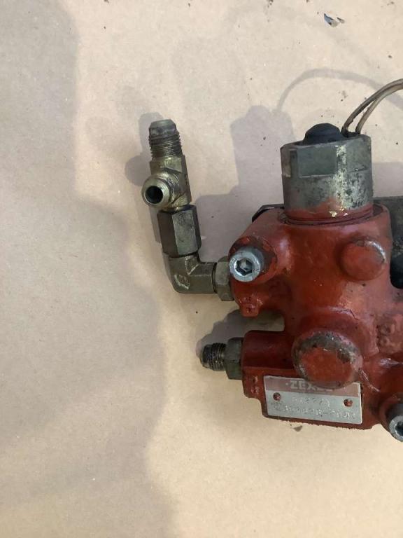 Valve for Fiat Hitachi EX 235 Photo 3