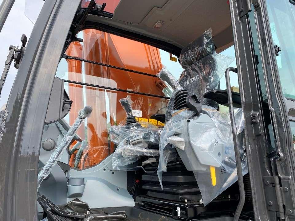 Hitachi ZX350LCN-7 Photo 8