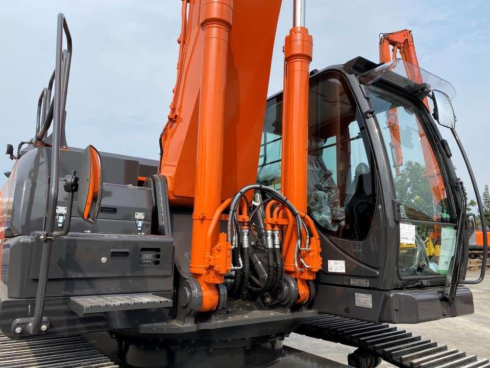 Hitachi ZX350LCN-7 Photo 9