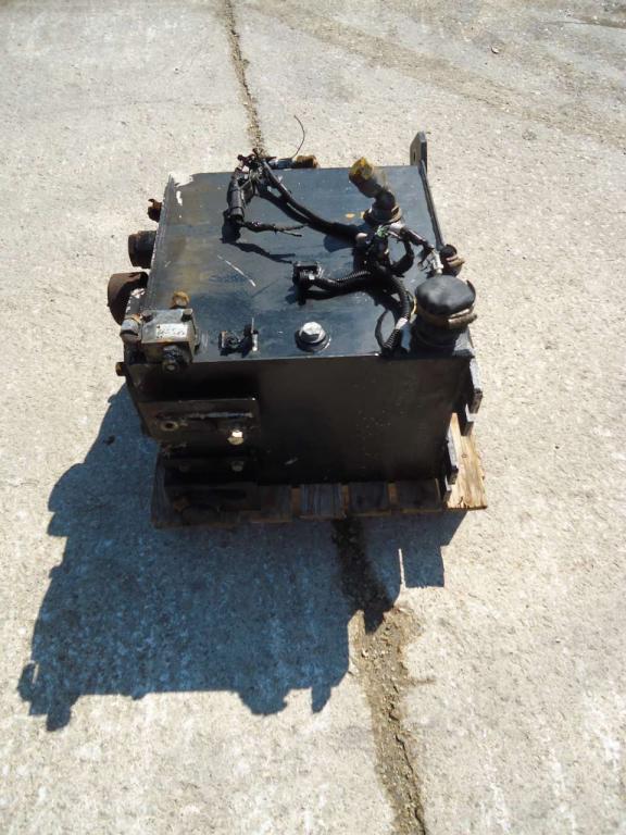 Oil tank for Takeuchi TL10 V-2 Photo 3