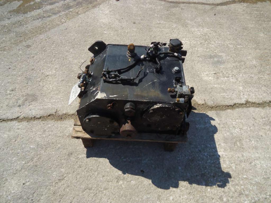 Oil tank for Takeuchi TL10 V-2 Photo 4